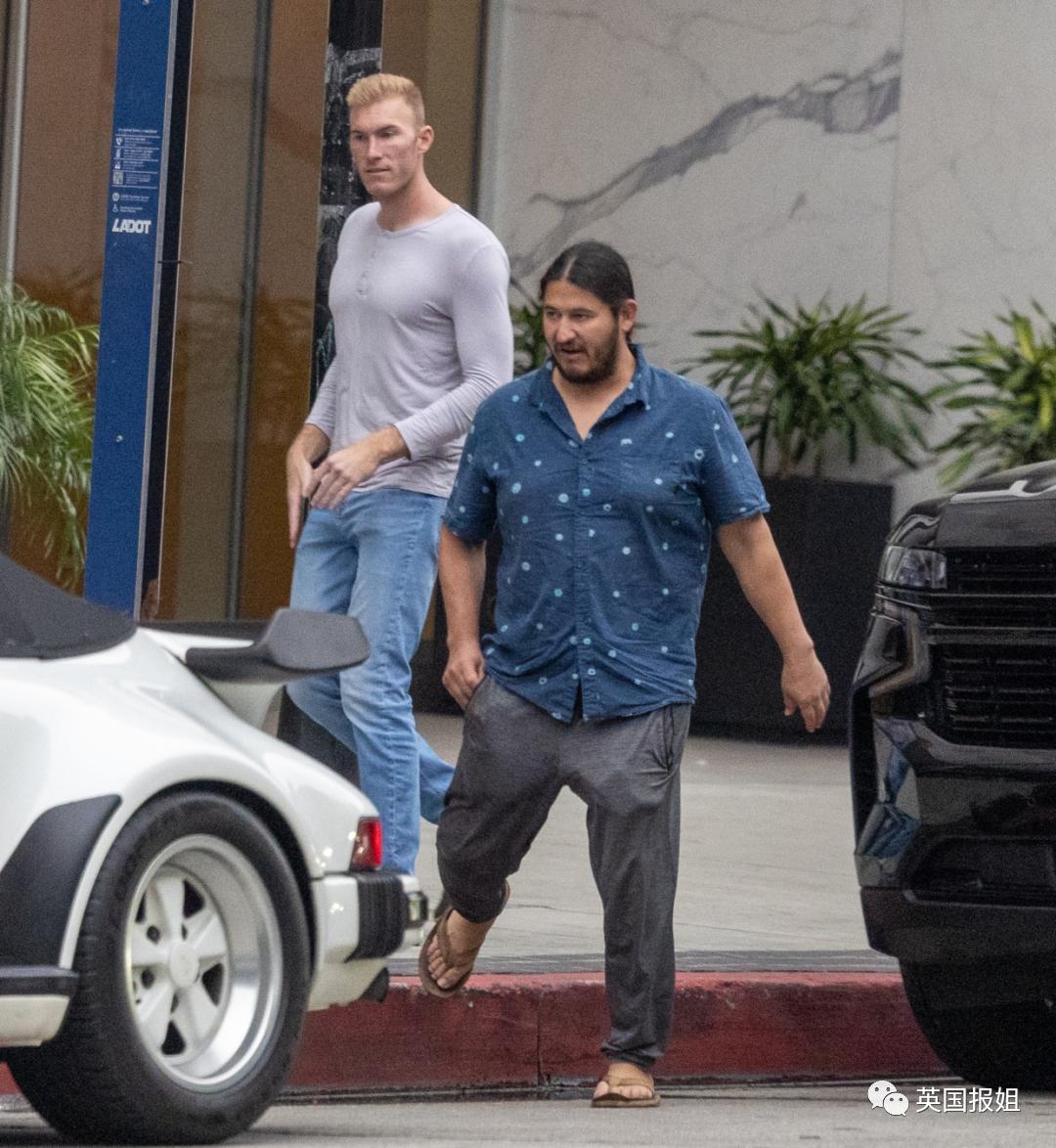 英国男子中彩票挥霍一空,男子买彩票中奖2.19亿元