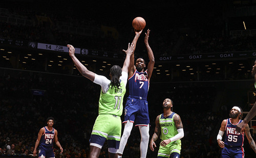 雄鹿vs篮网杜兰特三分踩线哈登,杜兰特哈登合砍74分8项纪录