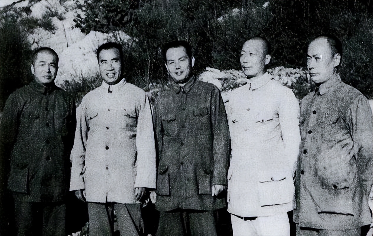 她是叶帅最后一任妻子,生下一双儿女,现年96岁,孙女是知名歌星