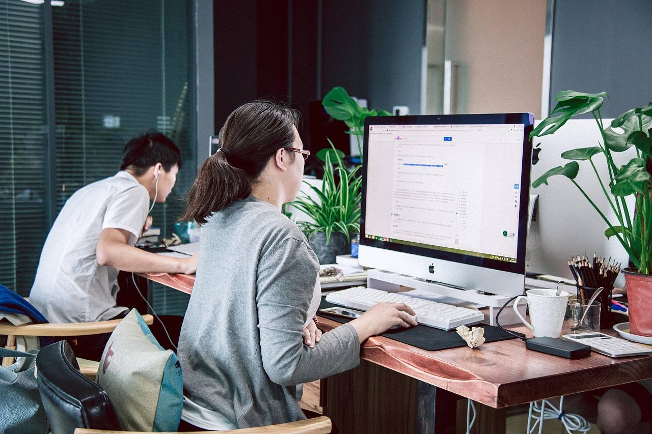 中专计算机平面设计专业就业前景,平面设计应该学什么专业