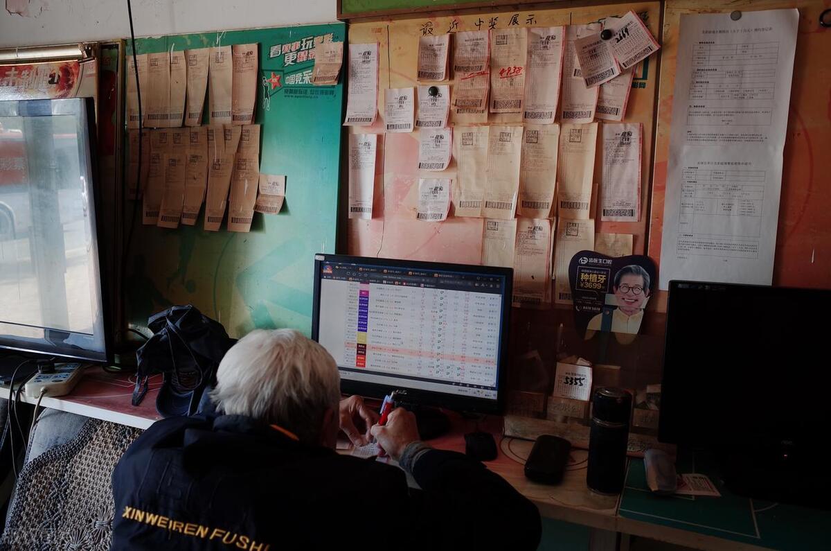 农村小伙经常打工买彩票中了500万,29岁小伙一个月工资多少钱