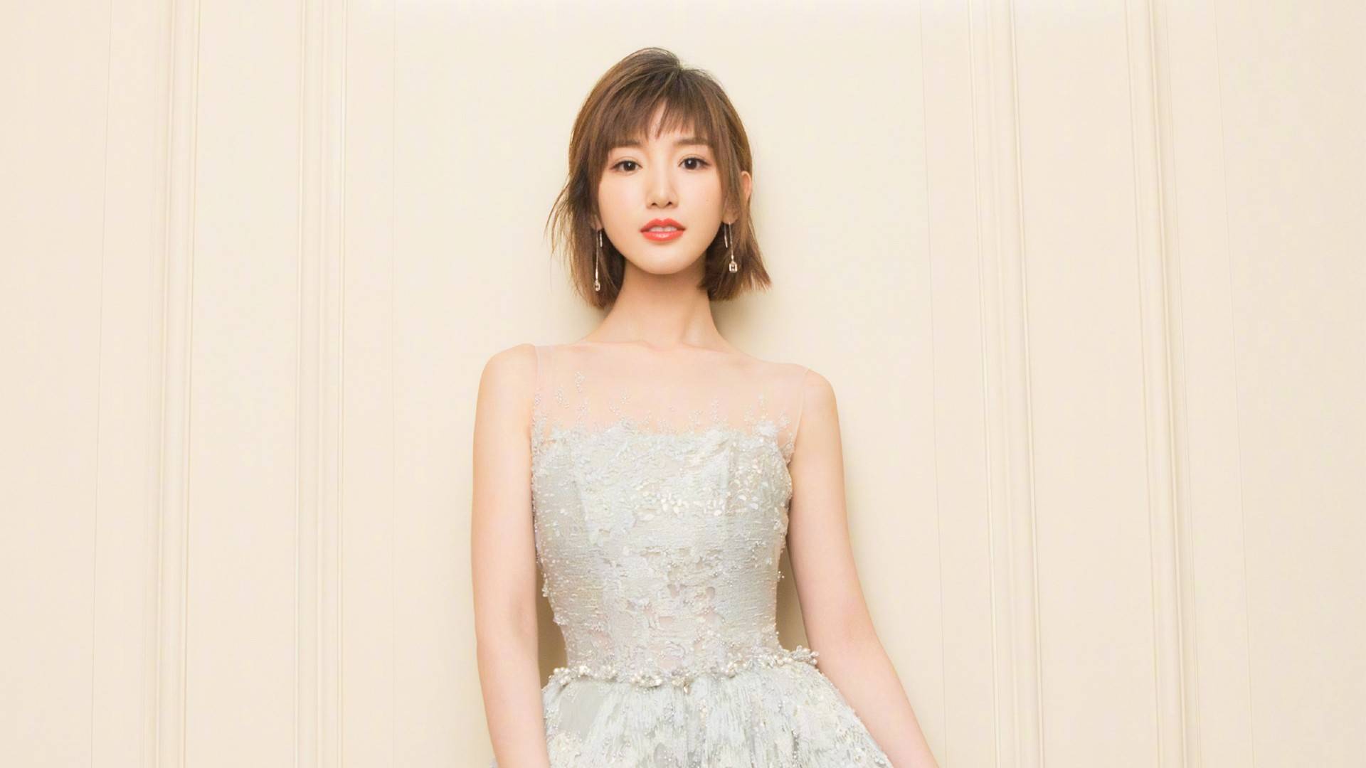 毛晓彤：曾经被父亲抛弃扔垃圾桶，成名后父亲索要5000万赡养费