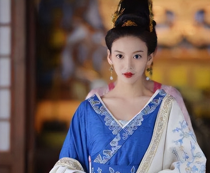 漂亮书生鞠婧祎女扮男装惊艳全场,鞠婧祎女扮男装头发散开看呆众人