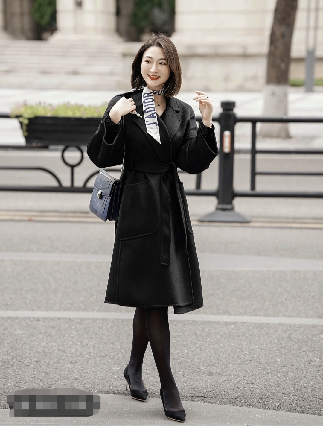 法国女人喜欢穿灰绿色的衣服,法国女人穿浴袍