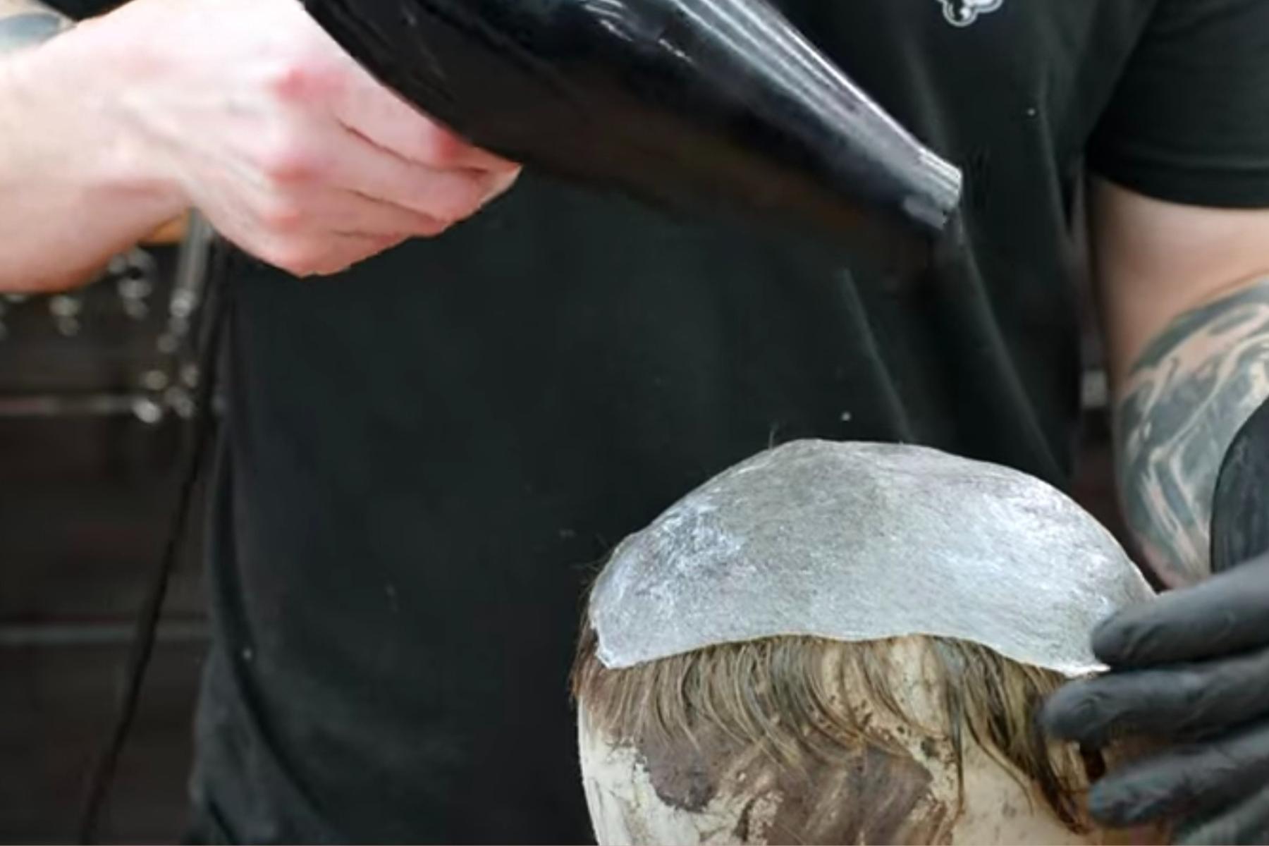 戴假发用的胶怎么清洗,假发上的粘胶怎么清理