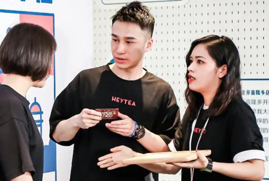 90后白手起家第一人，大专学历，29岁狂赚45亿，他做对了什么？