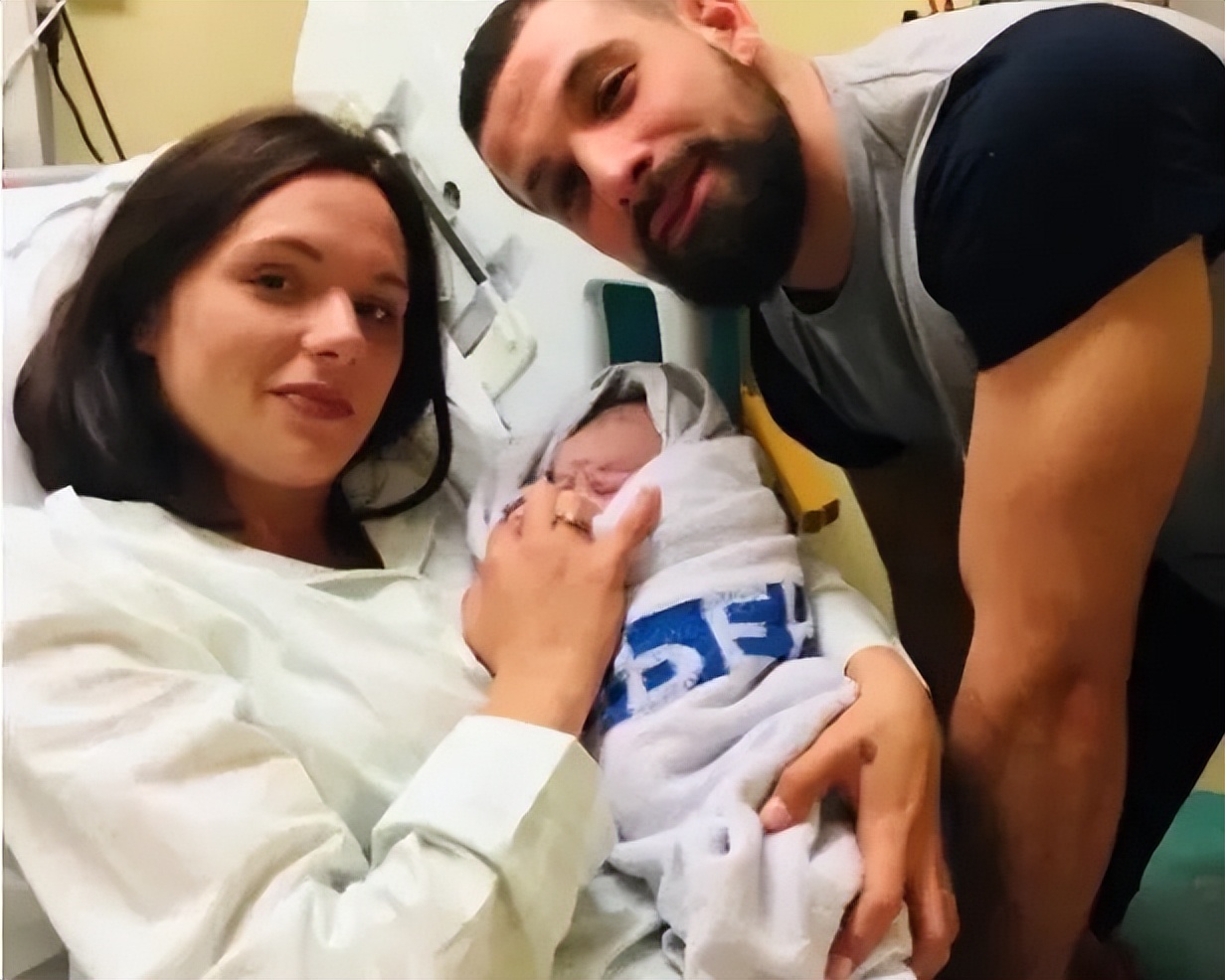 产后20天排出一坨像肠子一样东西,产后第一次大便是墨绿色的