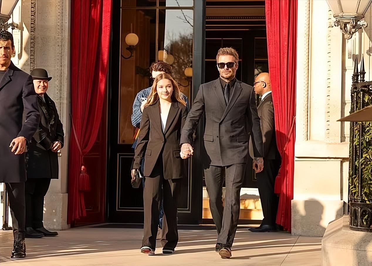 贝克汉姆小七服装,贝克汉姆和贝嫂年轻时候情侣装照