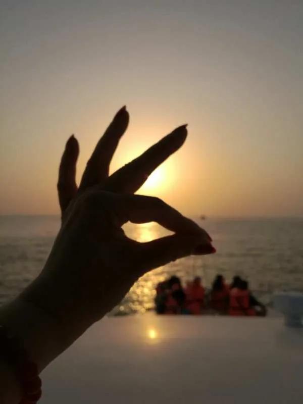 阿联酋一半海水一半沙漠航拍,阿联酋都是沙漠么