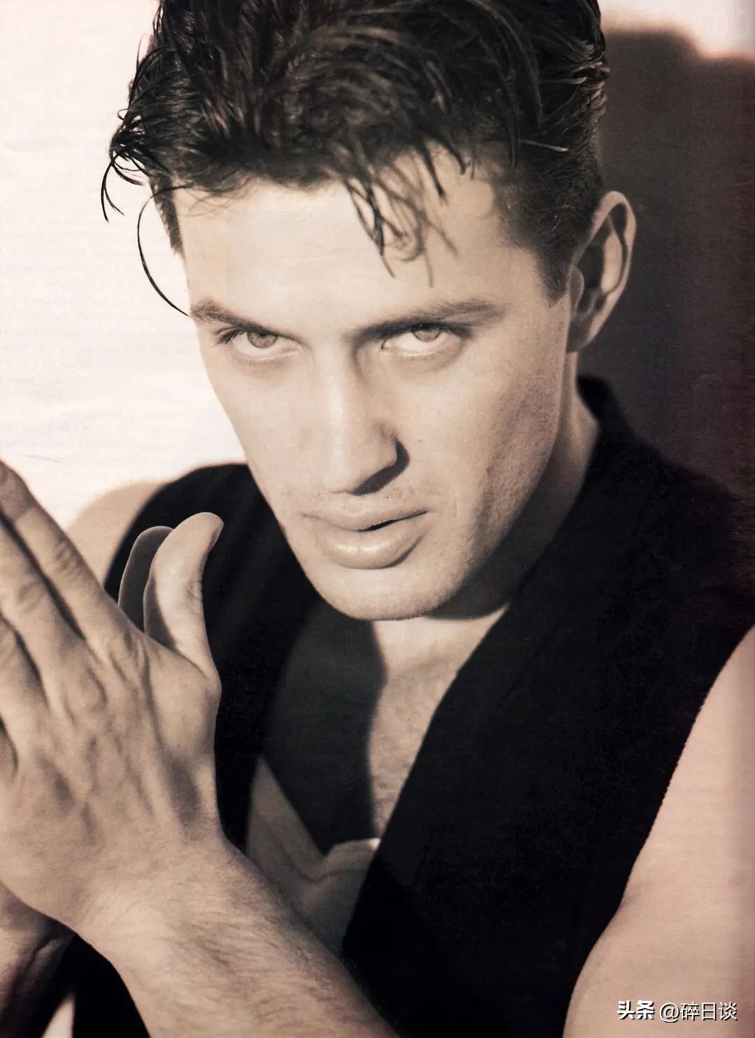 影视人物志《科斯塔斯·曼迪勒》性格沉稳冷血残酷的竖锯门徒