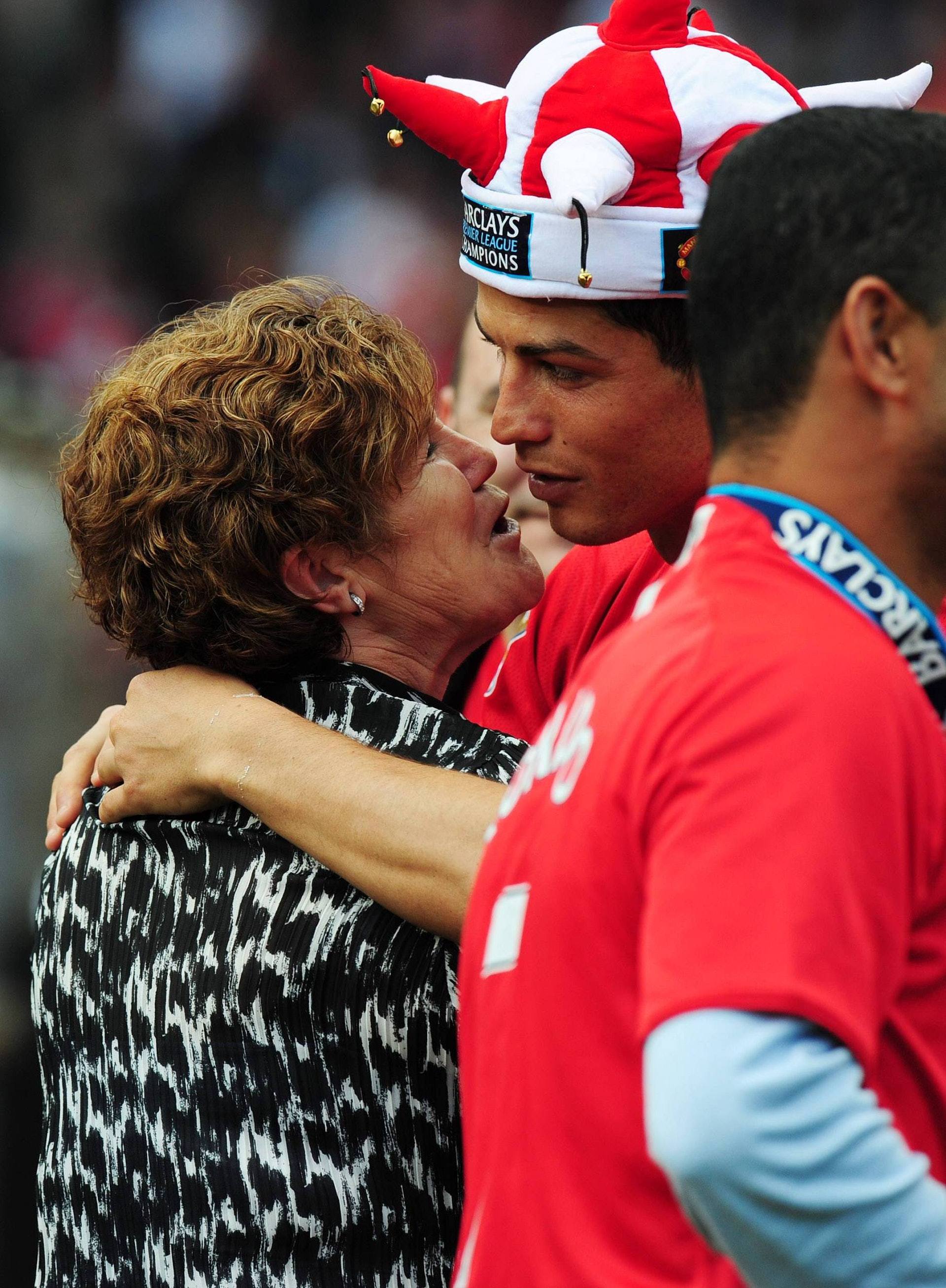 c罗37岁已经过了踢球的最好年纪,c罗15岁接受心脏病手术