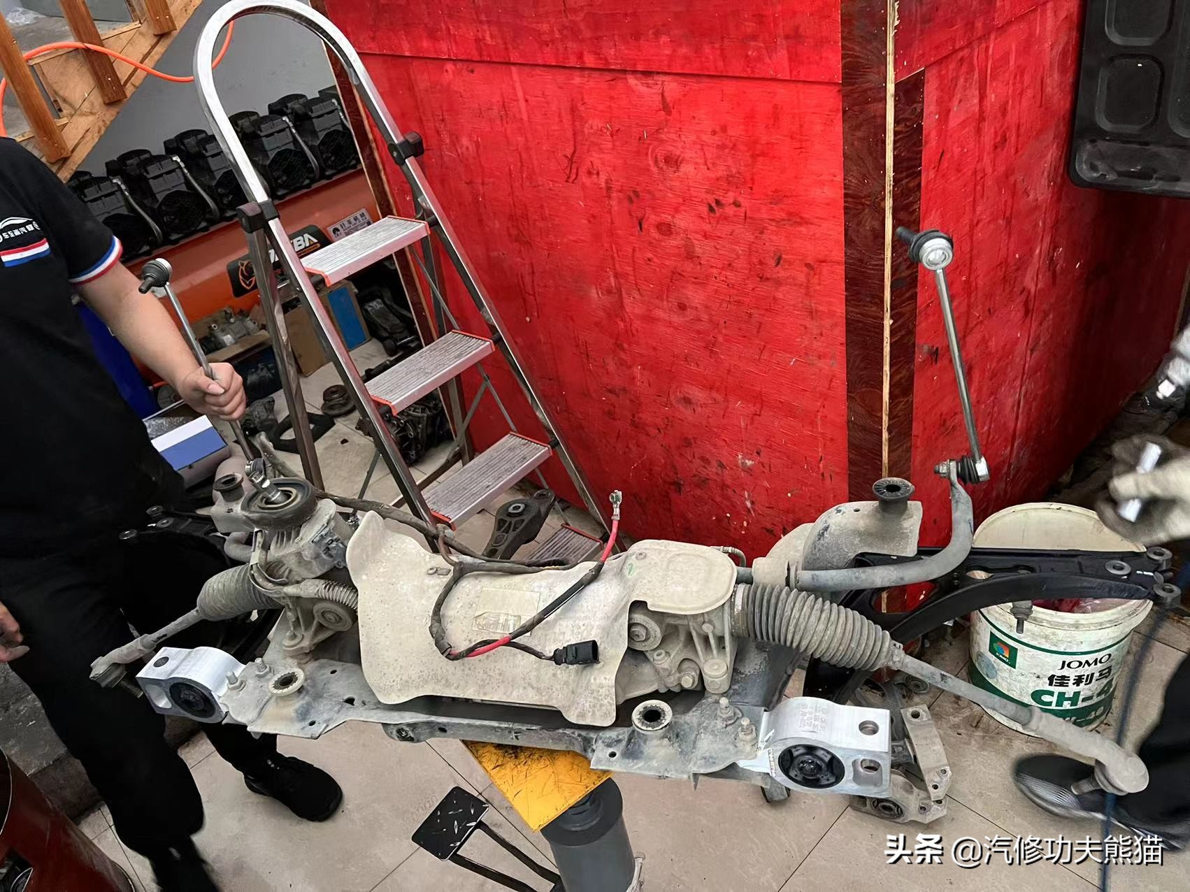 严谨的德国工人钣金修复,严谨的德国师傅修复事故车