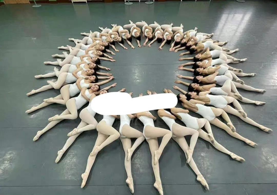 恒大歌舞团白珊珊的压轴之舞,恒大歌舞团白珊珊跳舞原声