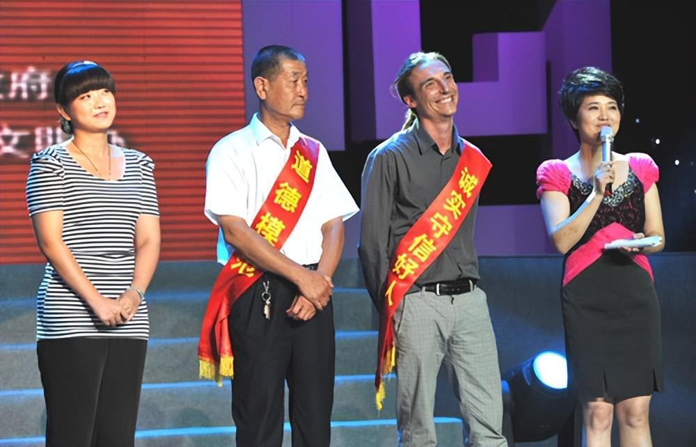 广西南宁女孩因车祸残疾,广西女孩生病瘫痪了老公一直照顾