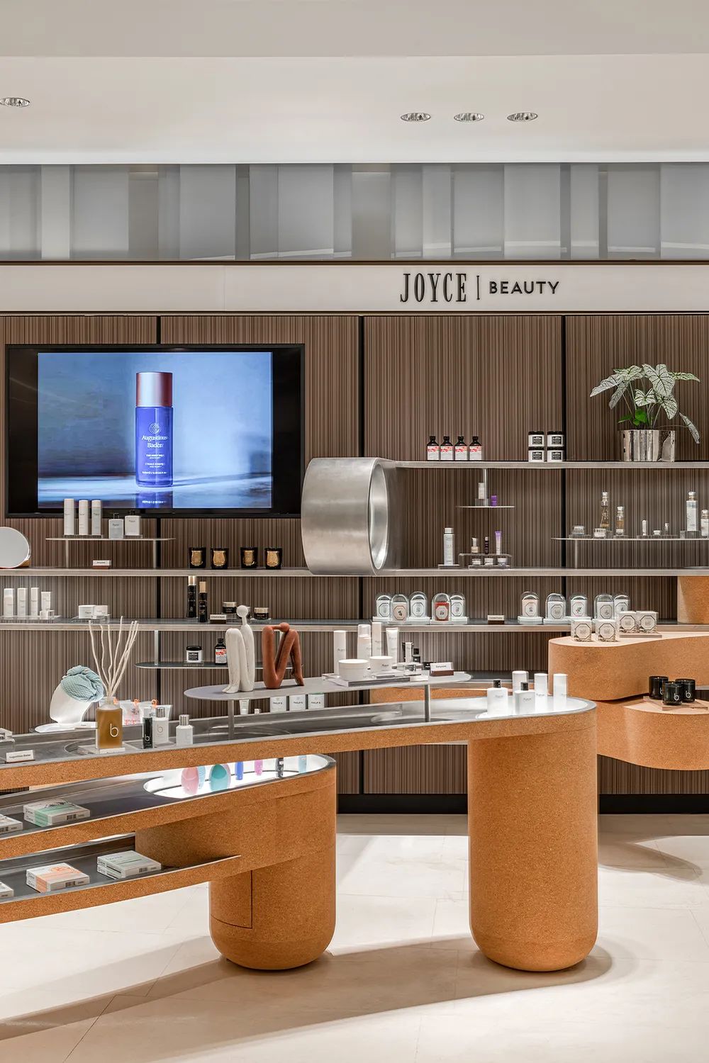 先锋派JOYCEBeauty：一代时尚女王和她的美妆伊甸园