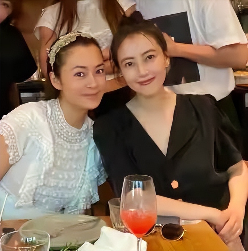 高圆圆的女儿现在怎样了,高圆圆和赵又廷女儿长得像谁