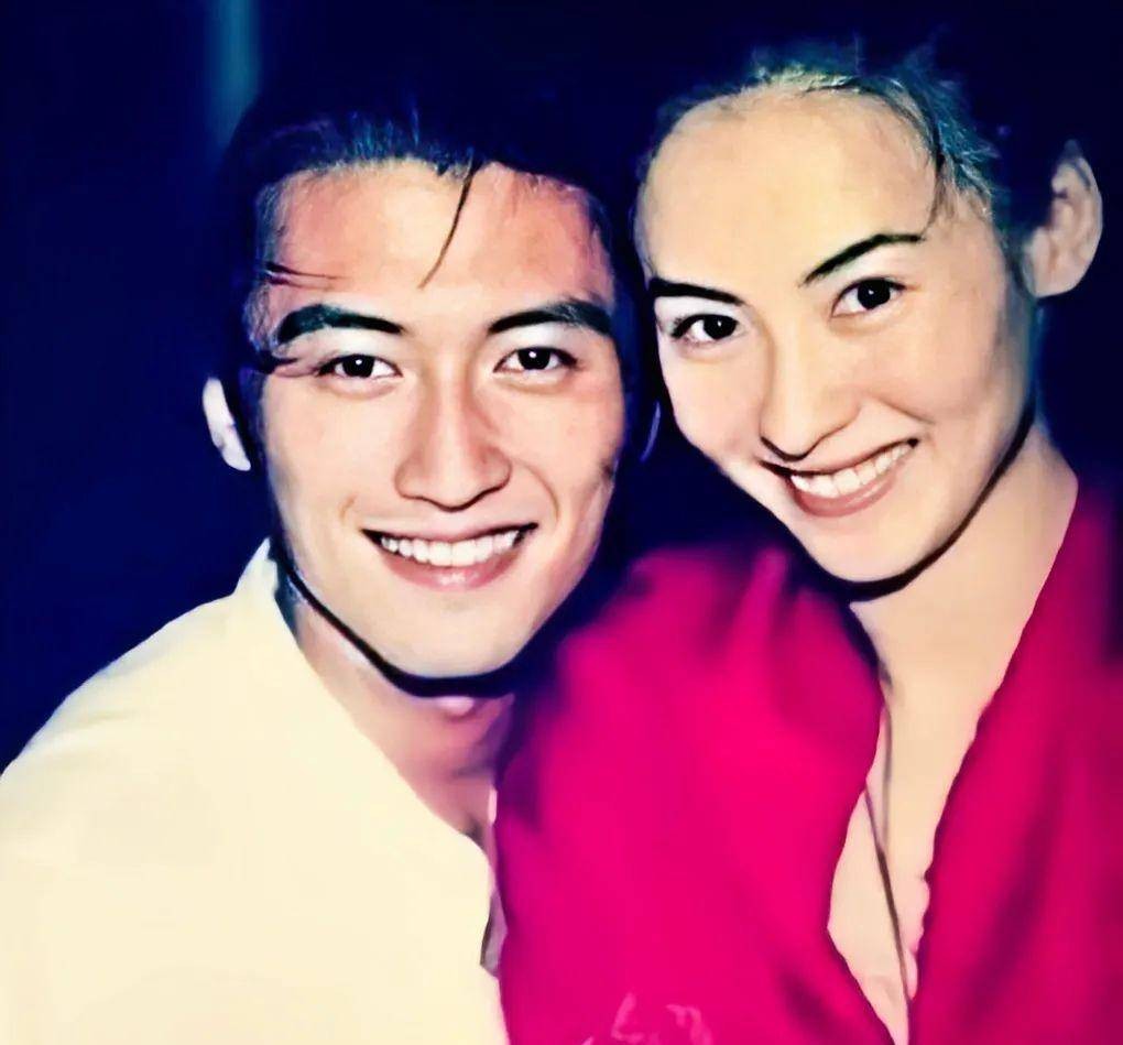 谢霆锋出道当歌手的时候,谢霆锋出道就做主角吗