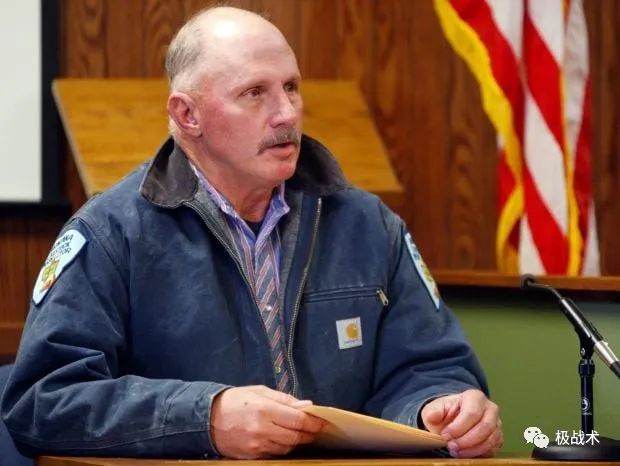 放牛的探员？《黄石》中的执法力量丨武装