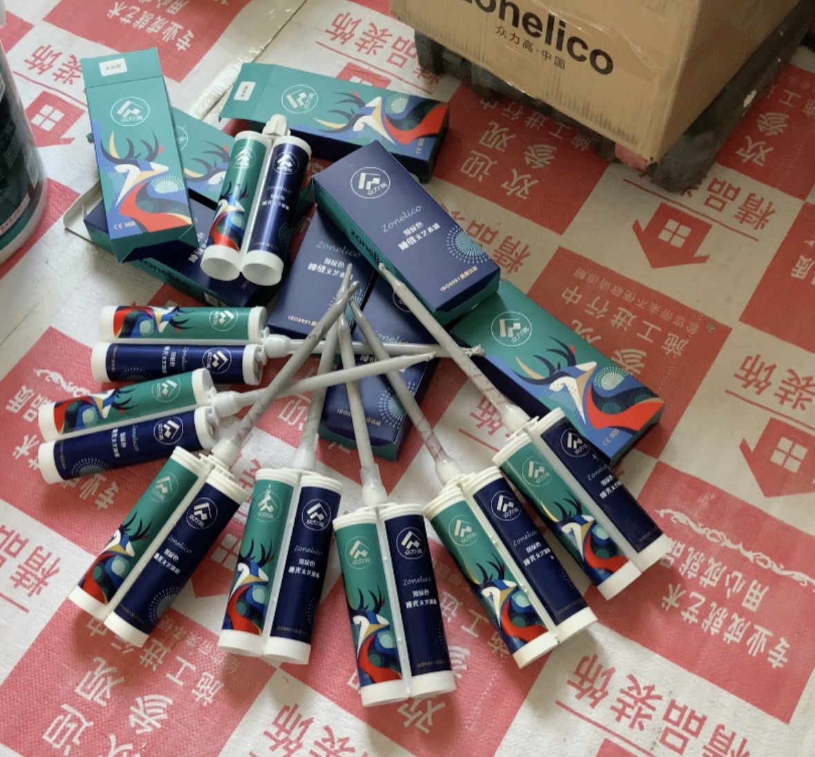 美缝是环氧彩砂好还是美缝剂好看,美缝剂好还是彩砂美缝好