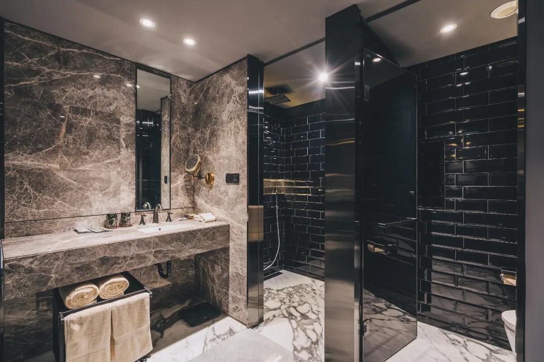 魔都“戏精”酒店，睡进莎士比亚的笔下看沉浸式神剧SleepNoMore