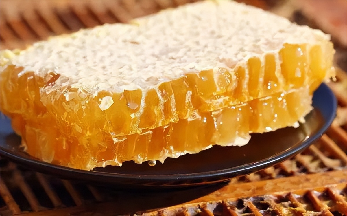 宝宝的嘴巴干的起皮怎么办,宝宝嘴唇干燥起皮用什么唇膏