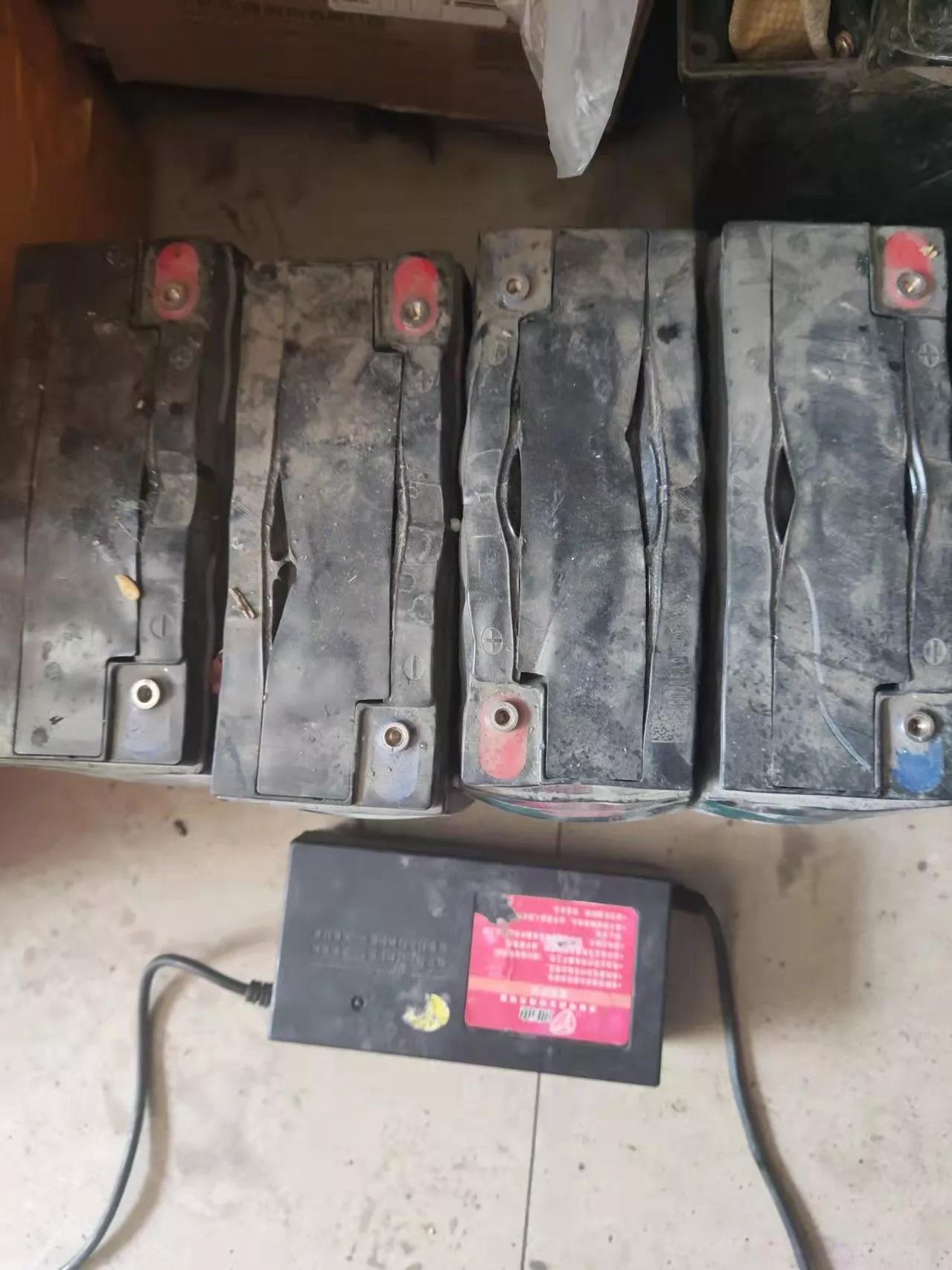 电动车转电门就掉两格电,电动车加电门就掉电松开又恢复