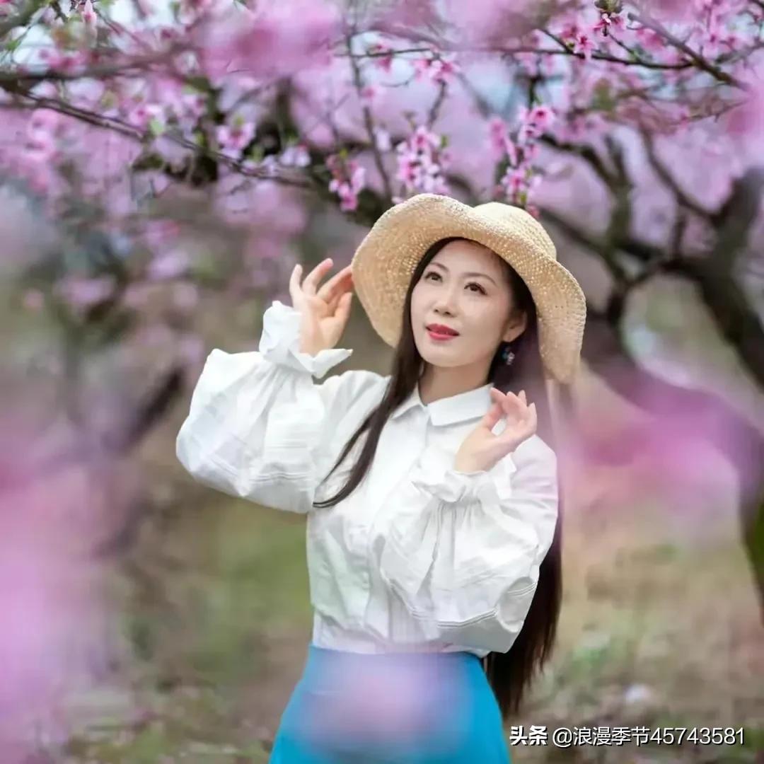 风吹过，染一身花香，每一个角落都流年花开