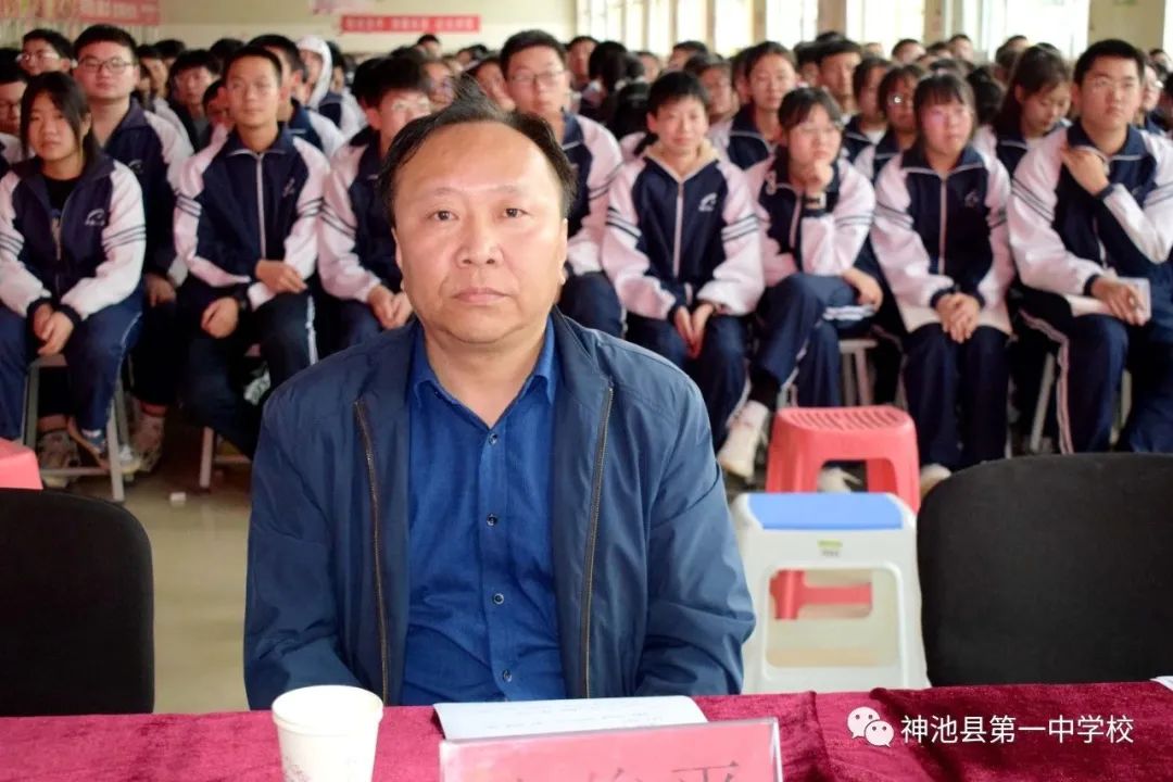 学校纪念五四运动暨表彰大会流程,我校七一表彰大会隆重召开