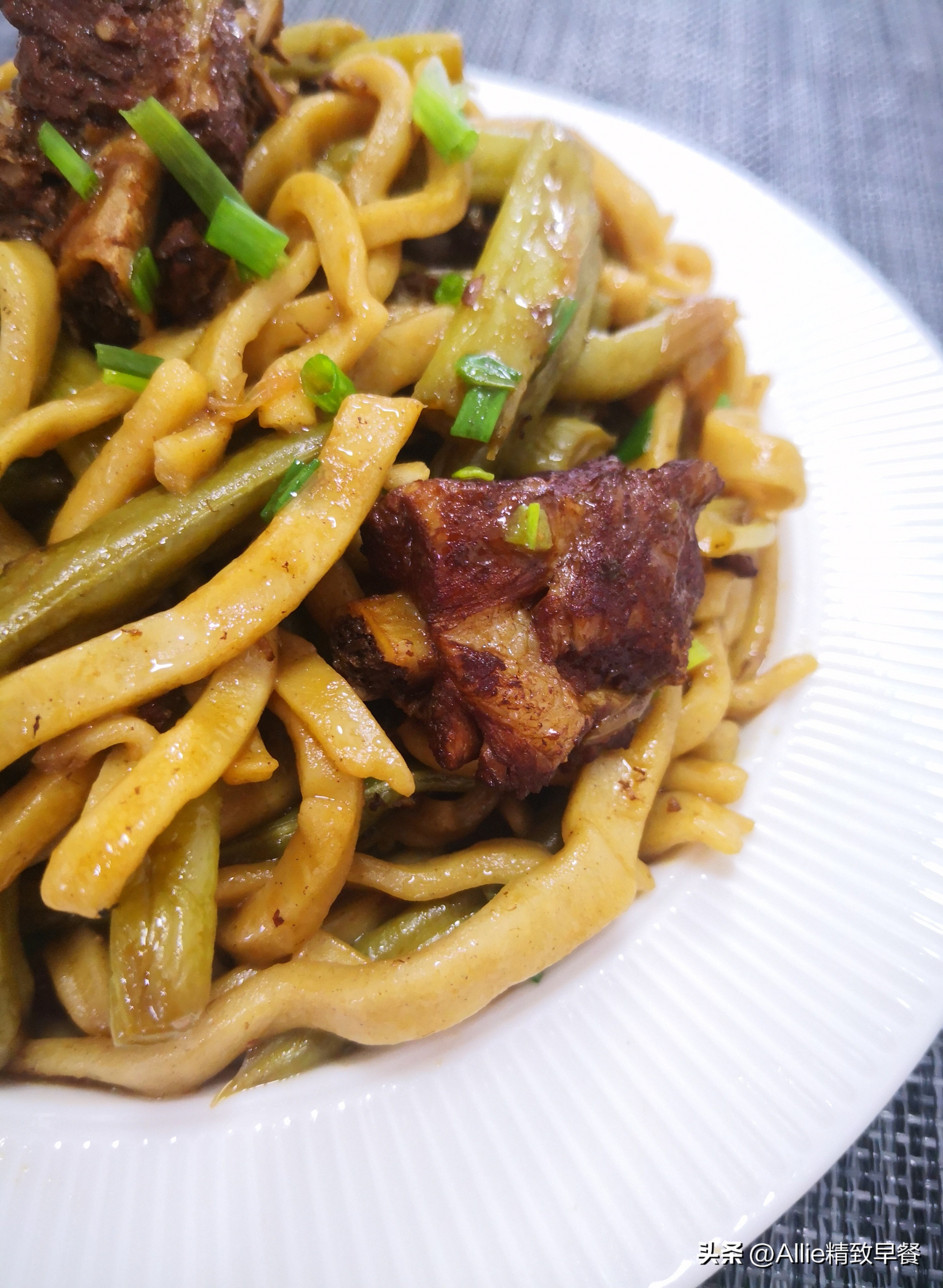 砂锅焖面老是粘锅怎么回事,豆角土豆西红柿焖面不会粘锅