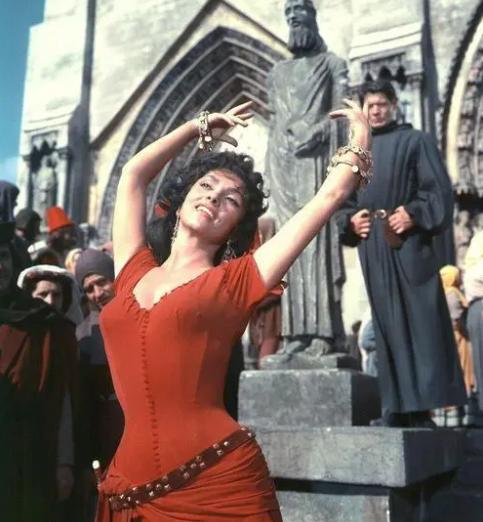 巴黎圣母院善与恶,巴黎圣母院最精彩的情节