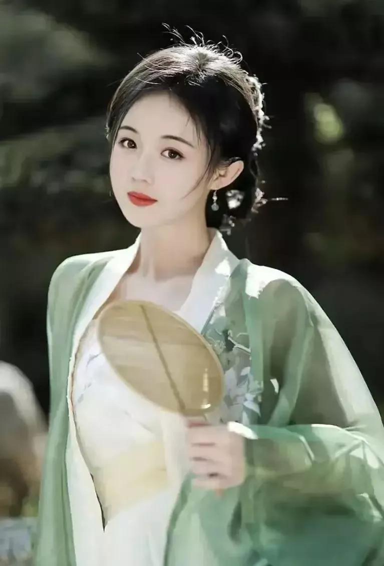 池塘花艳思倩影，缘香婉约忆梦情（原创/古风）