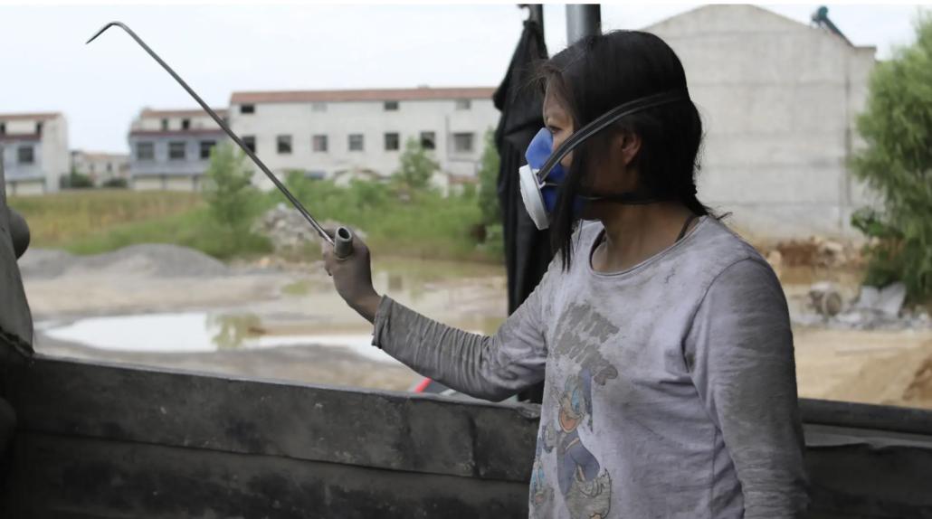 水泥妹曾遭央视痛批,水泥妹卖惨视频