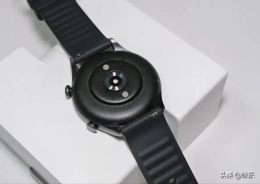 怎样用手机充电器给智能手表充电,出差忘记拔下充电器