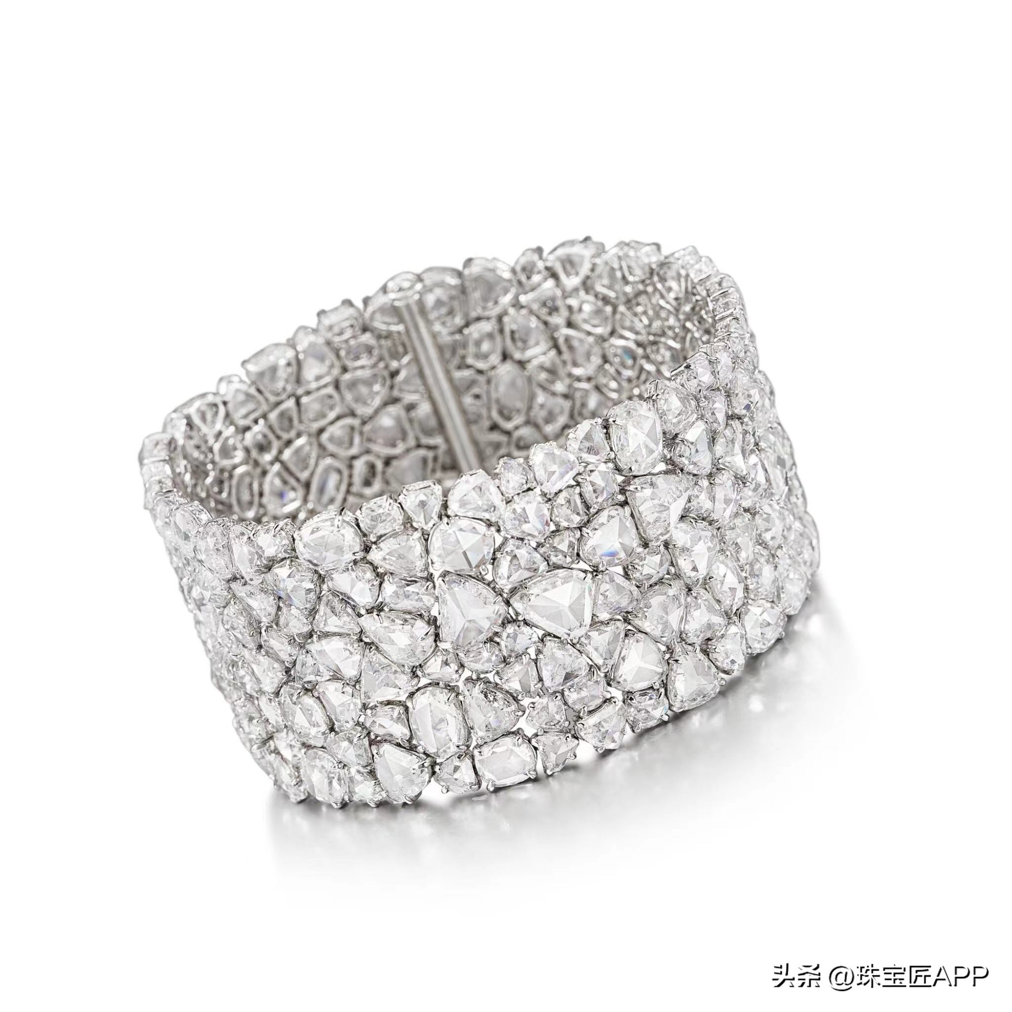 彩钻占C位，帕拉伊巴身价大涨！直击2023苏富比春拍【瑰丽珠宝2】