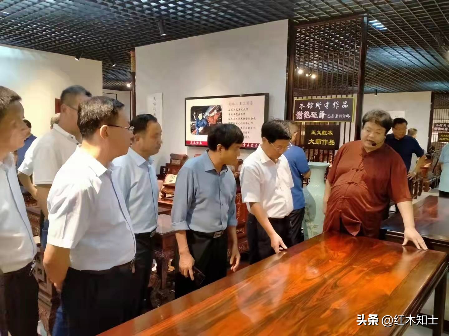 大红酸枝木开裂怎么回事,大红酸枝开裂还有收藏价值吗