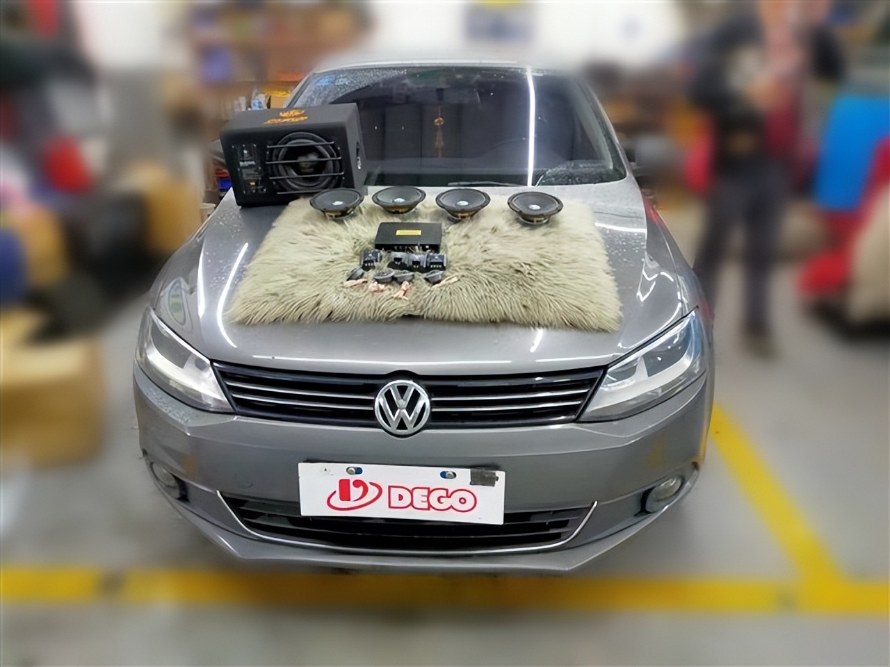 23款大众速腾超越改装中低音喇叭,大众速腾无损升级三分频音响