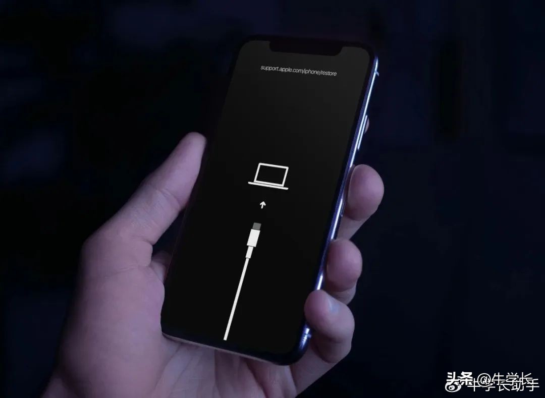 iphone卡在恢复模式无法刷机,iphone卡在软件更新怎么办