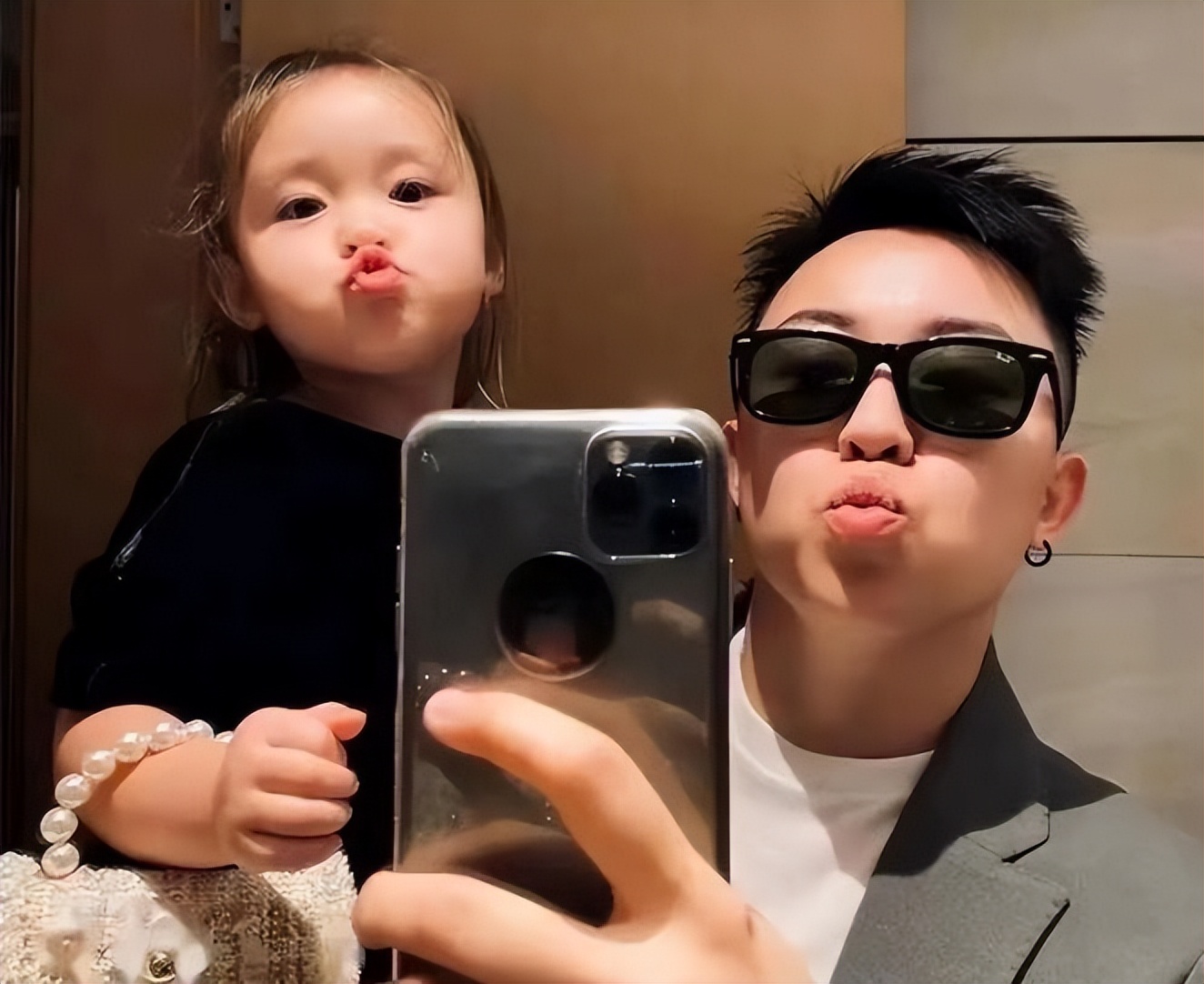 东北女生花50万试管婴儿,吉林女孩嫁国外回家生儿子