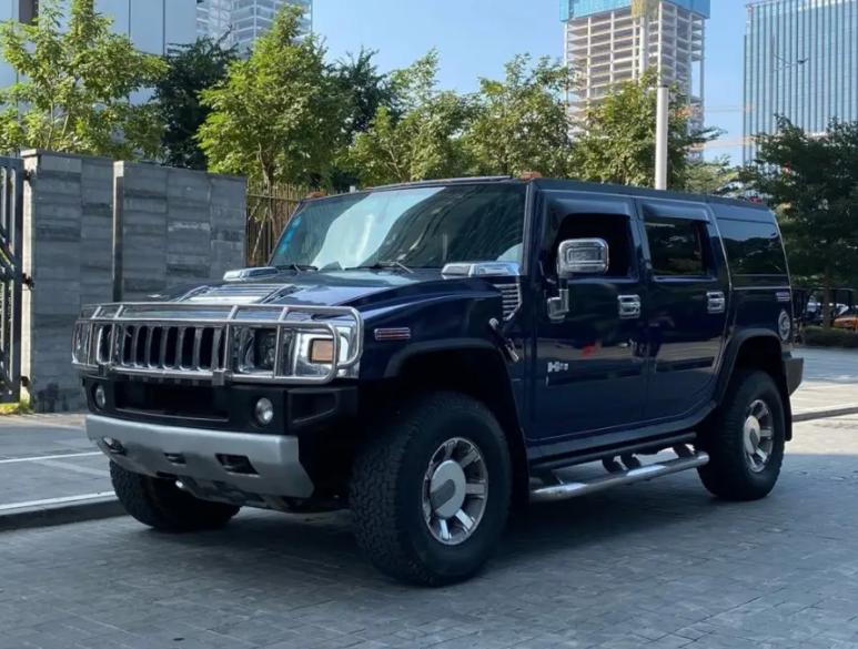 128万悍马现街头，车尾3段对话火了，路人：凡尔赛的最高境界