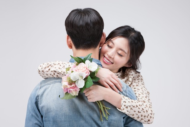 五一小长假，老婆在手机里刷到老公带着闺蜜去旅游的视频