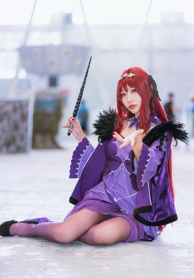 漫展不雅视频女主怒怼网友,公共场所亲热是自愿,骑马上阵是自信