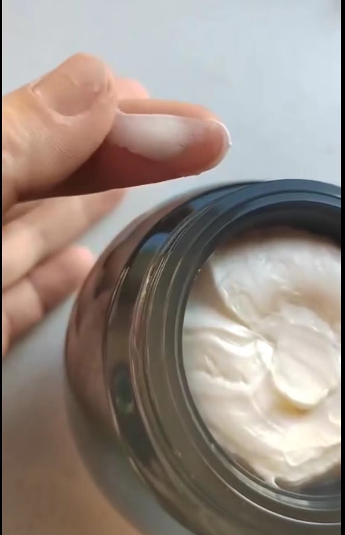 hr赫莲娜黑绷带面霜可以白天用吗,赫莲娜hr黑绷带面霜15ml能用多久