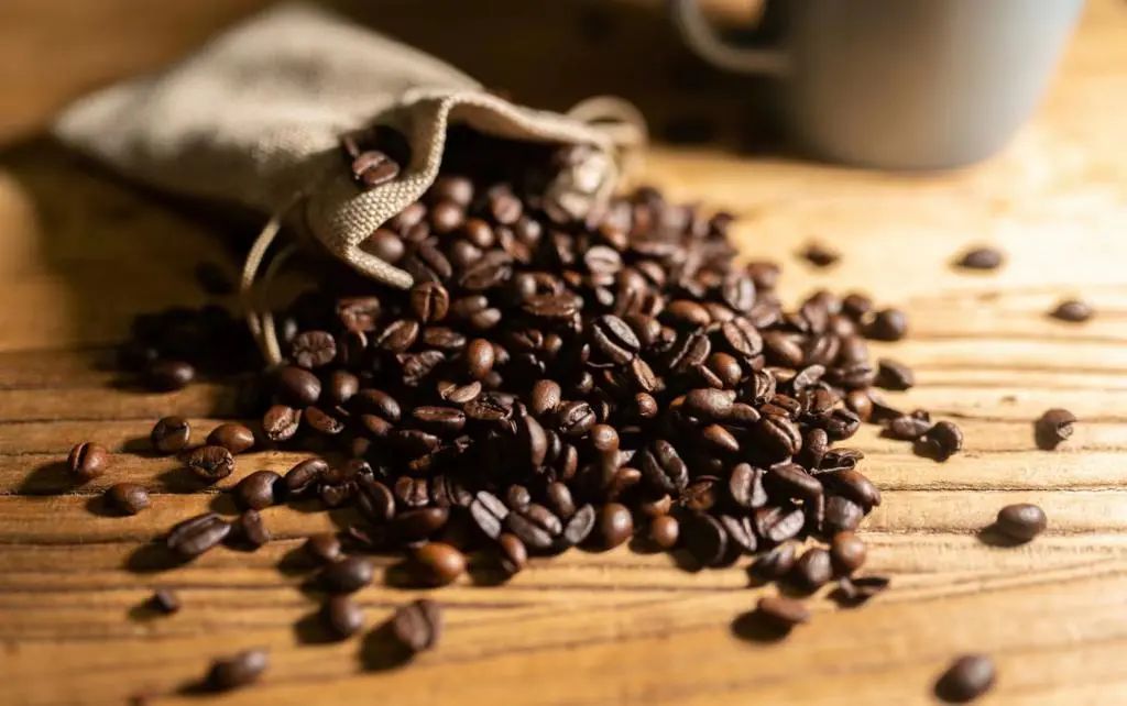 无边界的茶饮业：进的是咖啡店，菜单上咋一半是奶茶？