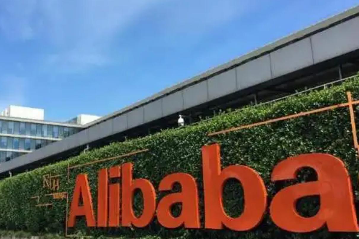 90后卖内衣一个月回本20万,90后小伙做衣服生意