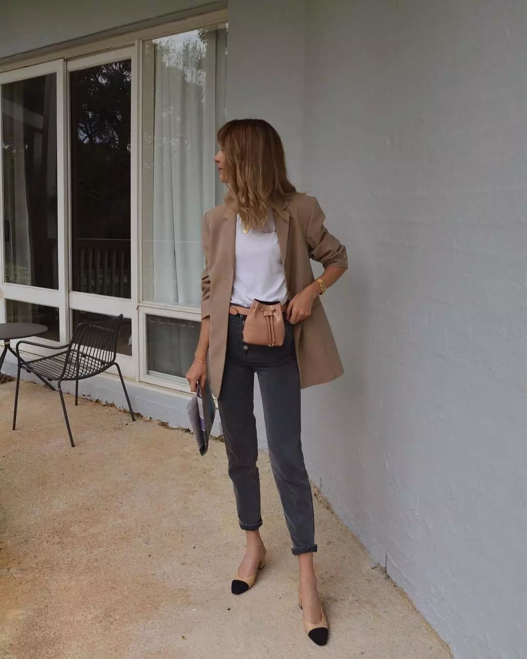 奶奶鞋和老爹鞋哪个好搭配 (奶奶鞋怎么搭配好看最新款)