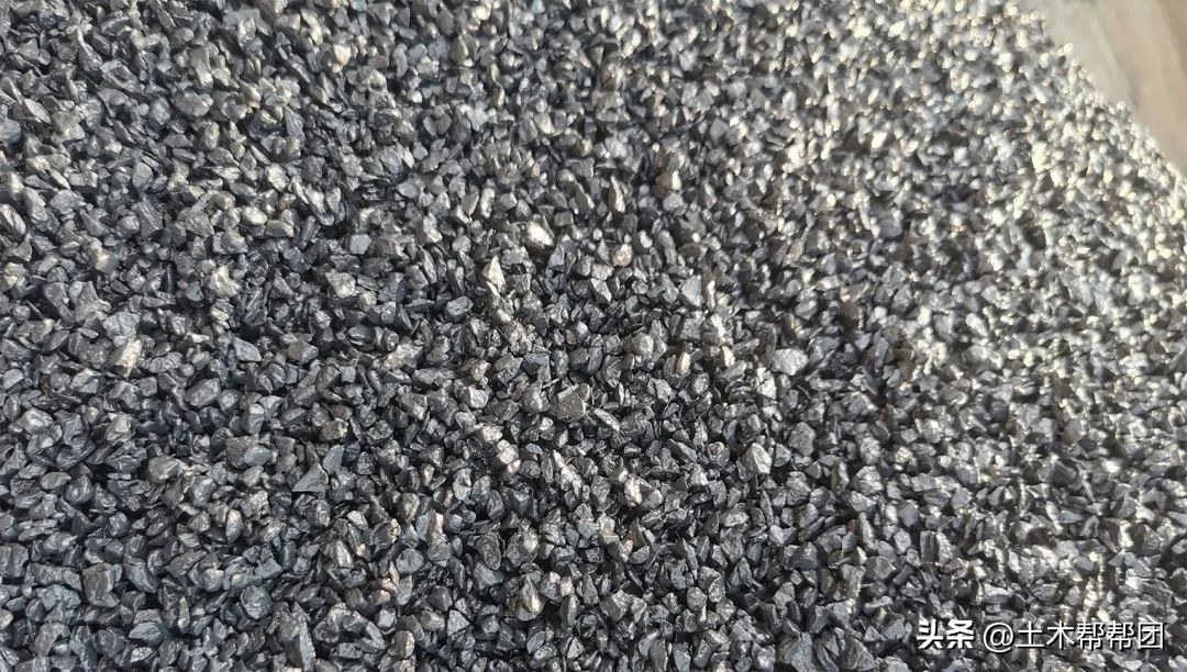 透水混凝土冬季施工地面需浇水吗,透水混凝土施工流程注意事项