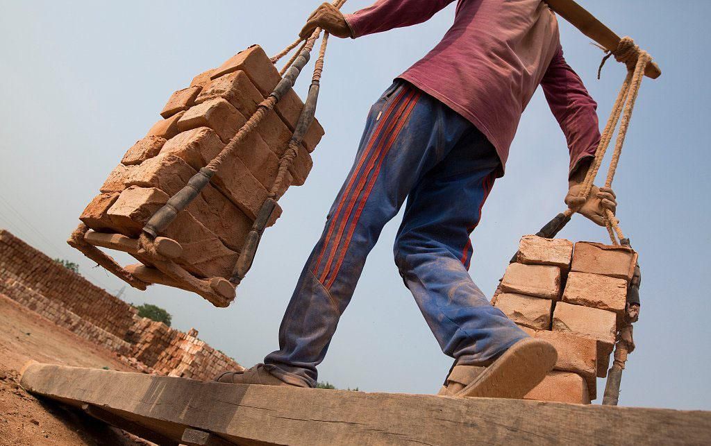 读完大学工资才3000块,读书出来有文凭找工作难吗