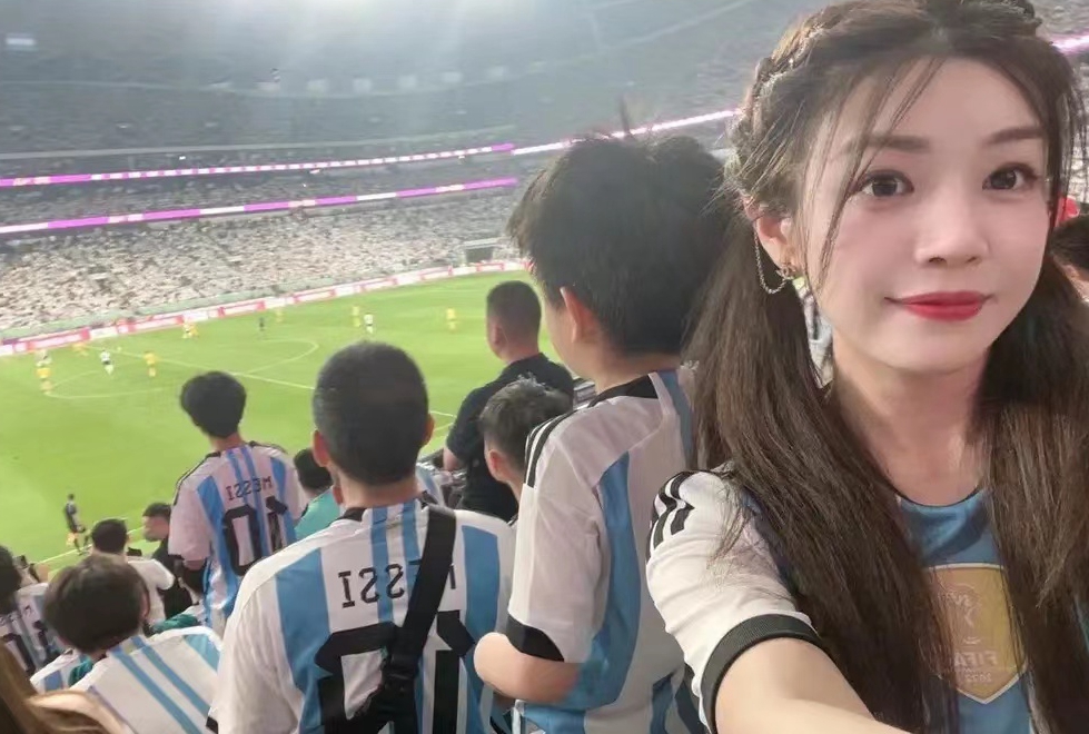 陈妍希看梅西比赛,陈妍希带娃看梅西比赛