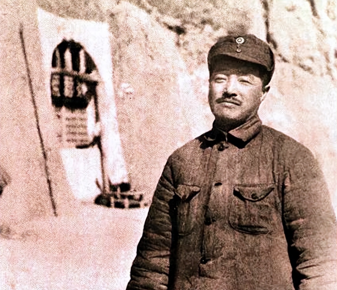 55年毛主席审阅元帅名单时，看到贺龙名字调侃道：他可是个好配角