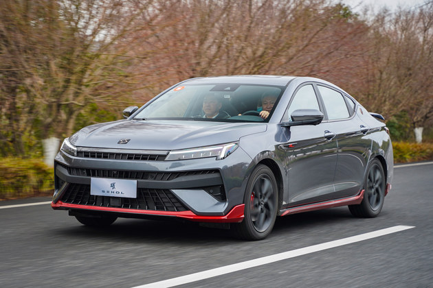 大众思皓曜2021款6座中配落地价,思皓曜和奕炫max暗夜破晓版哪个好